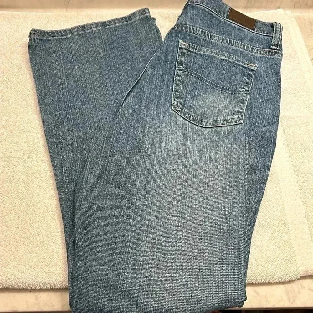 Lee Woman Relaxed Bootcut At the Waist Jeans Size 8 Short